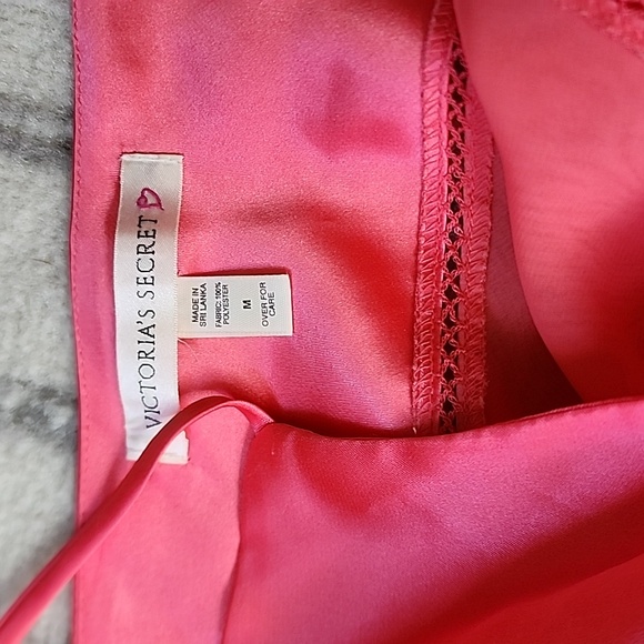 Victoria's Secret - Picture 4 of 8